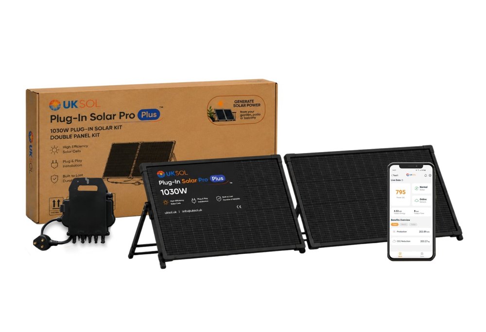 SocketPower Plug-In Solar Pro Plus 1030W dual panel kit: the retail box, two all-black 515W panels on hybrid ground/wall mounts, the 800W smart microinverter with its plug lead, and a phone showing the live monitoring app